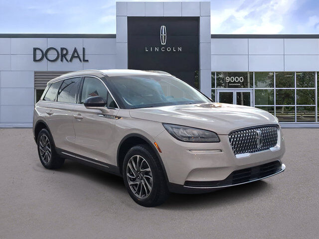 2022 Lincoln Corsair Standard — photo 1 of 2