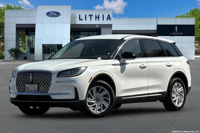 2023 Lincoln Corsair Standard — photo 1 of 13