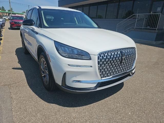 2024 Lincoln Corsair Premiere — photo 1 of 13