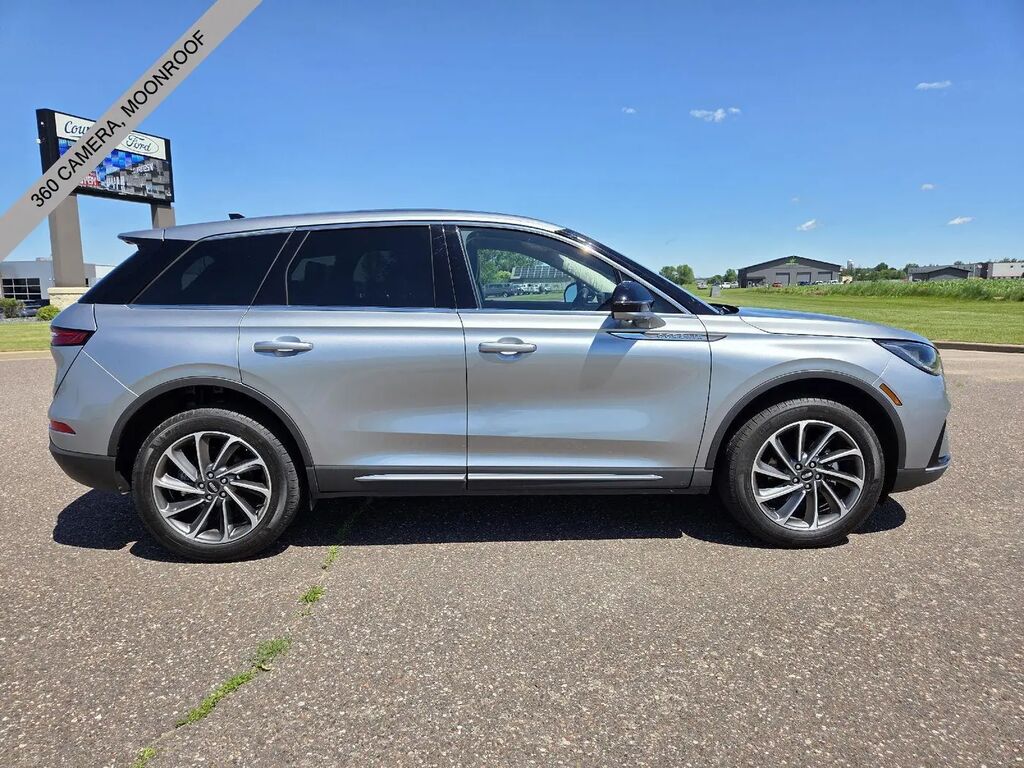 2024 Lincoln Corsair Premiere — photo 1 of 13