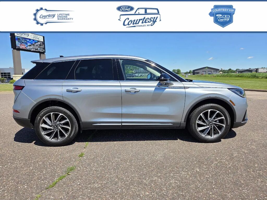 2024 Lincoln Corsair Premiere — photo 1 of 13