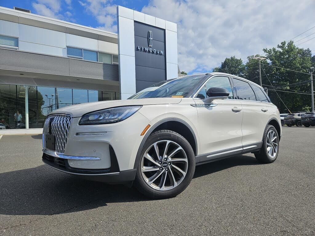 2023 Lincoln Corsair Standard — photo 1 of 1