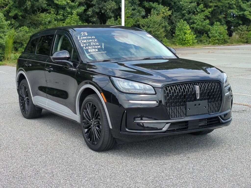 2023 Lincoln Corsair Standard — photo 1 of 13