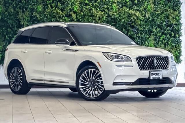 2020 Lincoln Corsair Reserve — photo 1 of 6