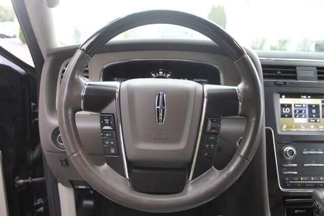 2016 Lincoln Navigator Select — photo 1 of 2