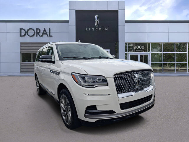 2023 Lincoln Navigator Reserve — photo 1 of 2