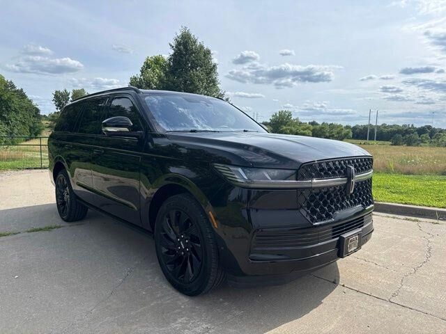 2025 Lincoln Navigator Reserve — photo 1 of 13