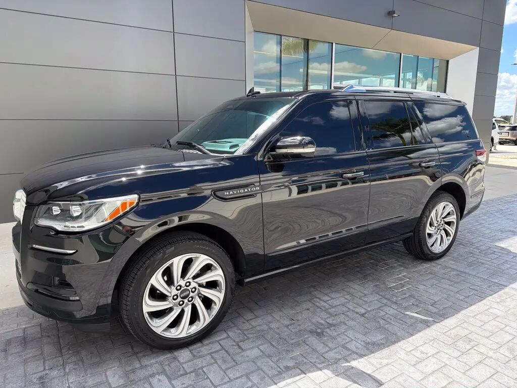 2024 Lincoln Navigator Reserve — photo 1 of 11