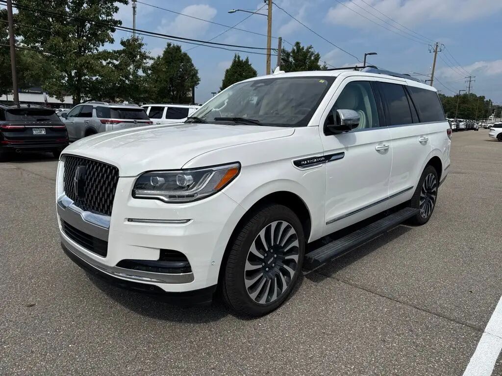 2023 Lincoln Navigator Black Label — photo 1 of 13