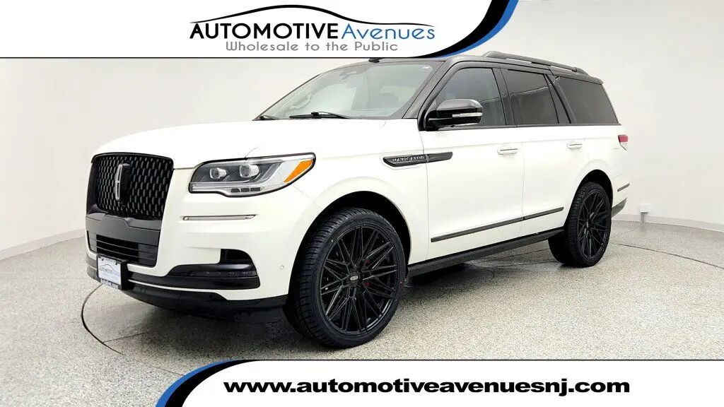 2024 Lincoln Navigator Black Label — photo 1 of 13