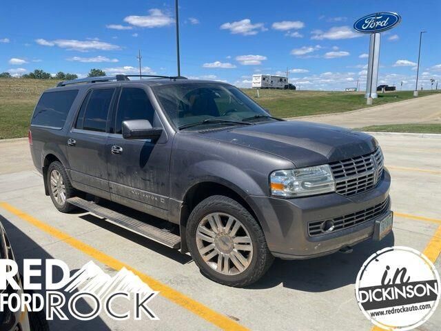 2013 Lincoln Navigator L Base
