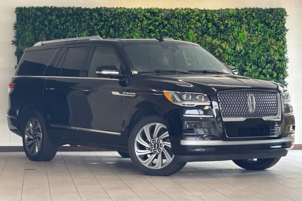 2023 Lincoln Navigator L Reserve — photo 1 of 13