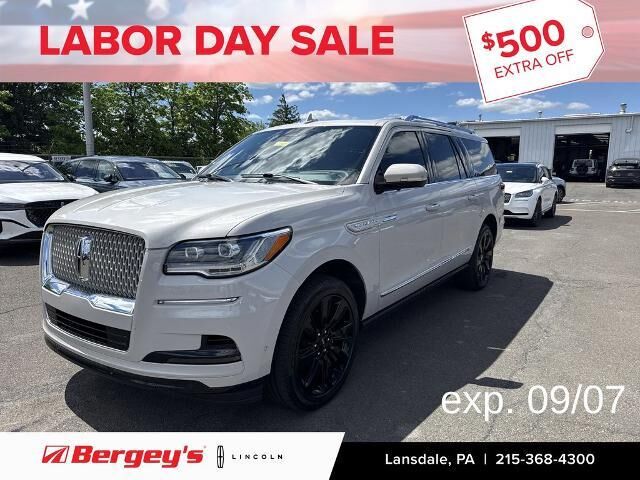 2023 Lincoln Navigator L Reserve — photo 1 of 13