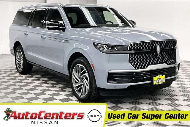 2025 Lincoln Navigator L Reserve — photo 1 of 13
