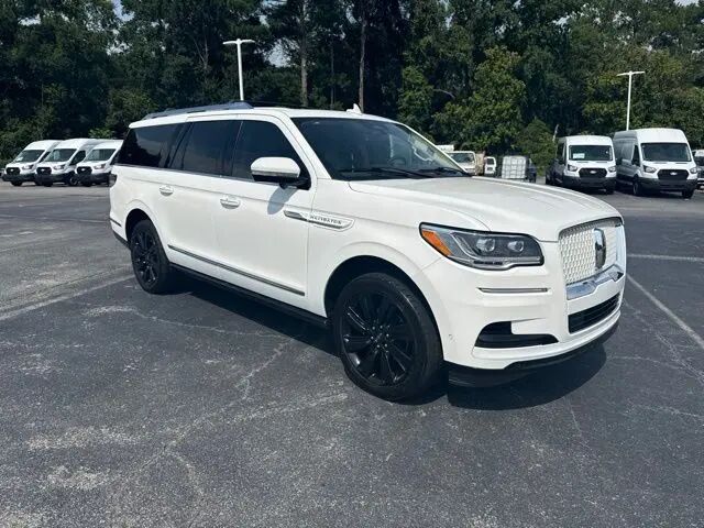 2023 Lincoln Navigator L Reserve — photo 1 of 13