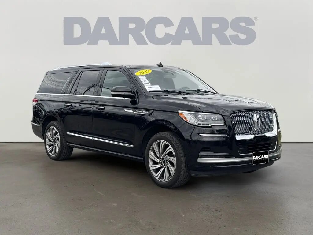 2023 Lincoln Navigator L Reserve — photo 1 of 13