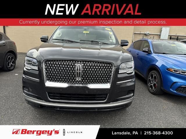 2023 Lincoln Navigator L Reserve — photo 1 of 13