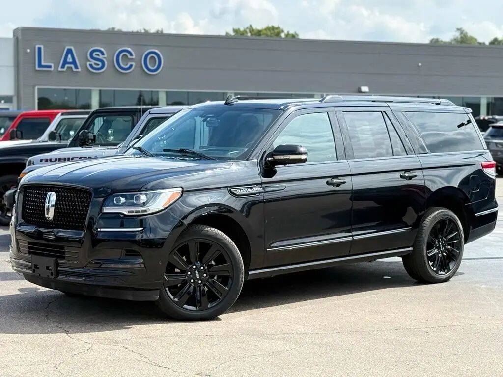 2023 Lincoln Navigator L Reserve — photo 1 of 13