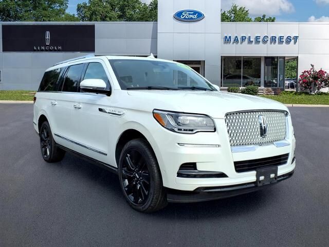 2023 Lincoln Navigator L Reserve — photo 1 of 13