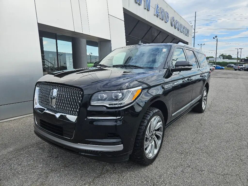 2022 Lincoln Navigator L Reserve — photo 1 of 13