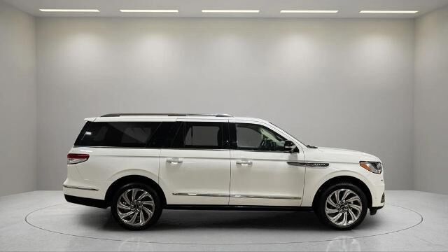 2022 Lincoln Navigator L Reserve