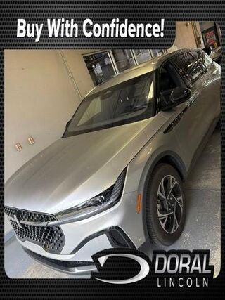 2024 Lincoln Nautilus Hybrid Premiere — photo 1 of 1