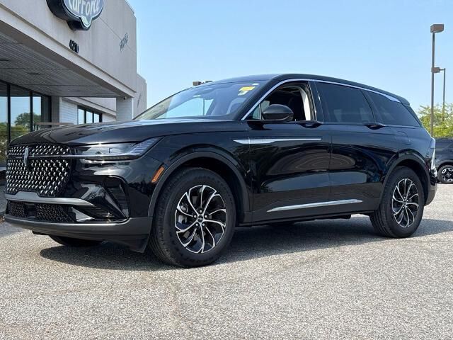 2025 Lincoln Nautilus Hybrid Premiere — photo 1 of 13