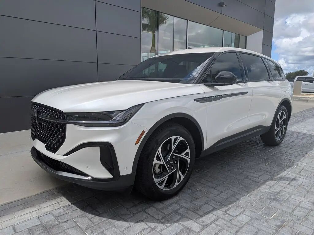 2024 Lincoln Nautilus Hybrid Premiere — photo 1 of 13
