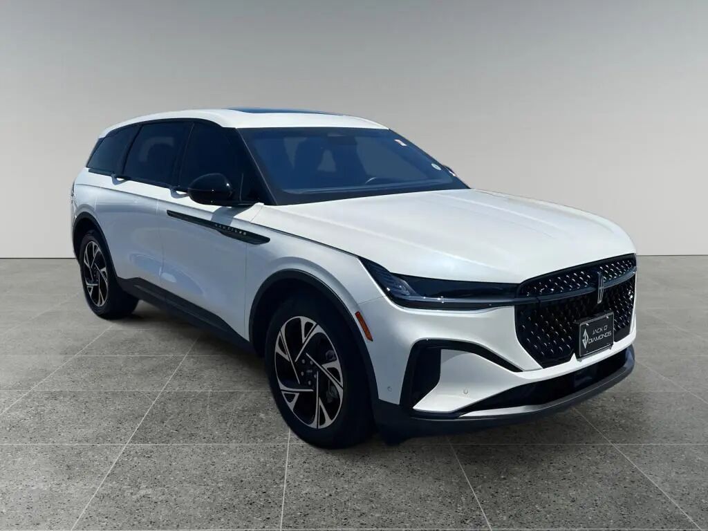 2024 Lincoln Nautilus Hybrid Premiere — photo 1 of 13