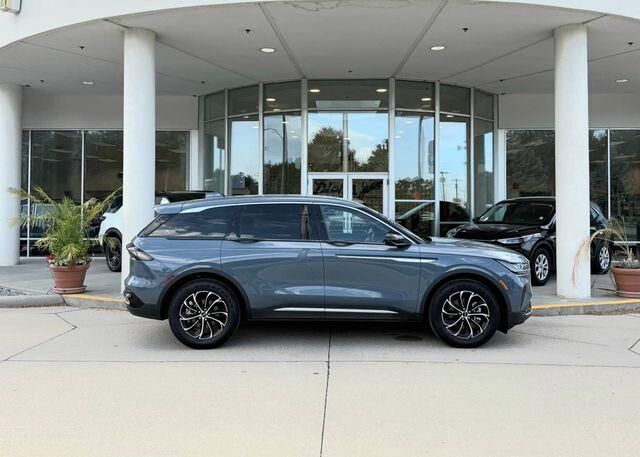 2025 Lincoln Nautilus Hybrid Premiere — photo 1 of 13