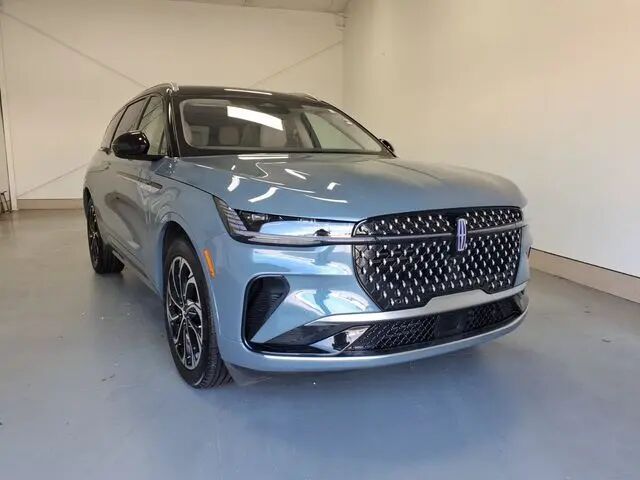 2025 Lincoln Nautilus Hybrid Reserve — photo 1 of 13