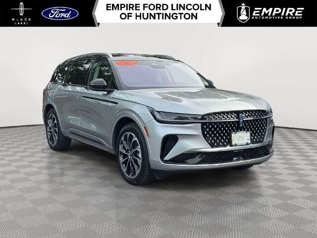 2025 Lincoln Nautilus Hybrid Reserve — photo 1 of 13