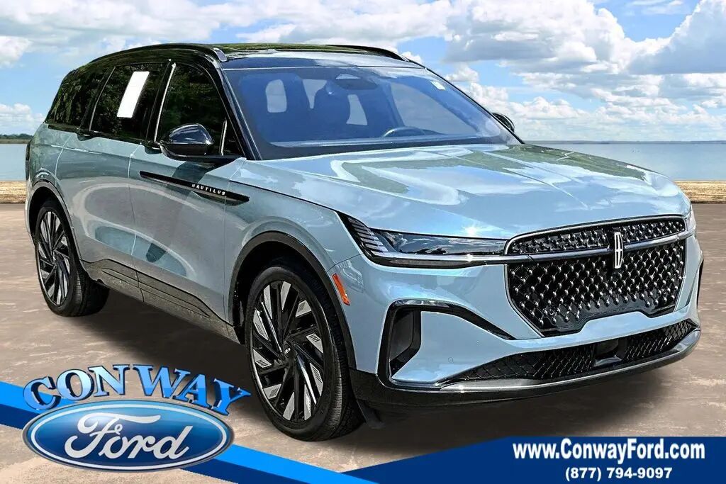 2025 Lincoln Nautilus Hybrid Reserve — photo 1 of 13