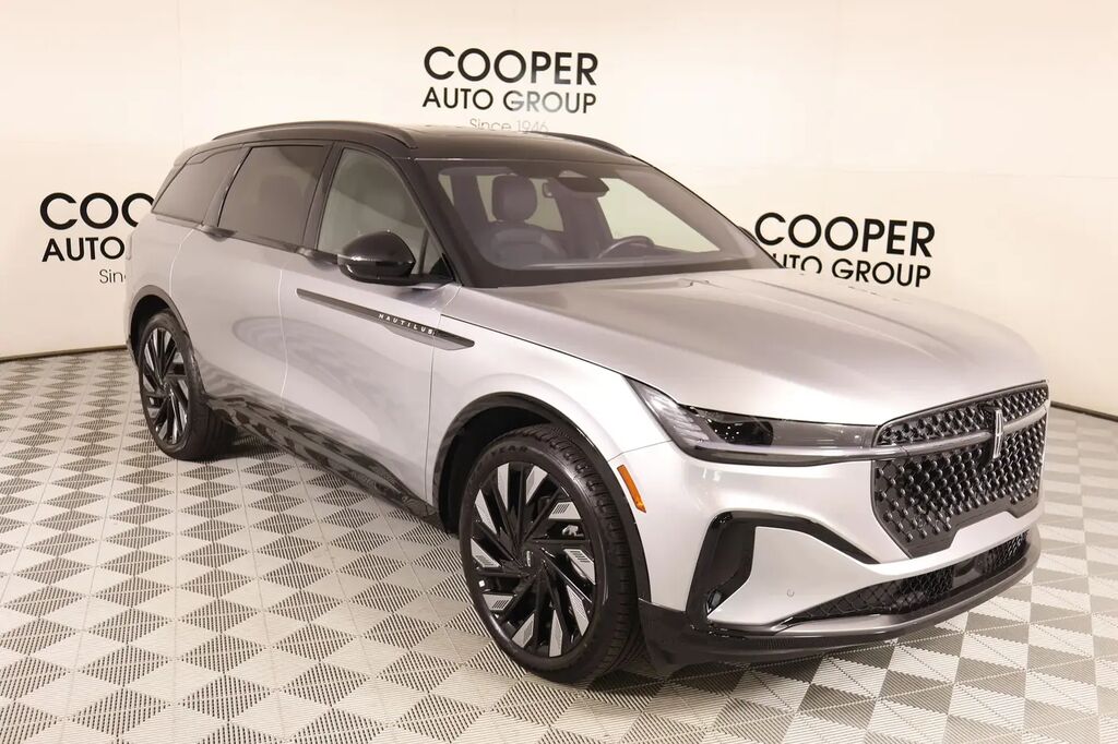 2025 Lincoln Nautilus Hybrid Reserve — photo 1 of 13
