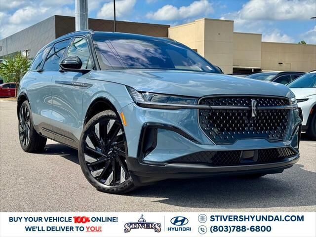 2025 Lincoln Nautilus Hybrid Reserve — photo 1 of 11