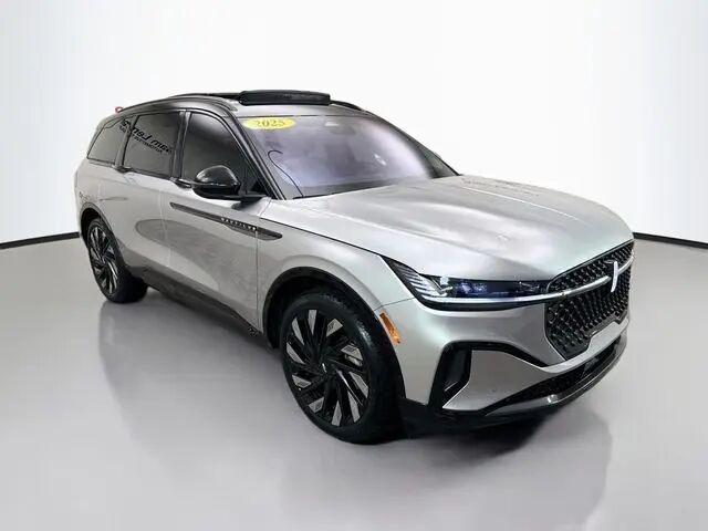 2025 Lincoln Nautilus Hybrid Reserve — photo 1 of 13