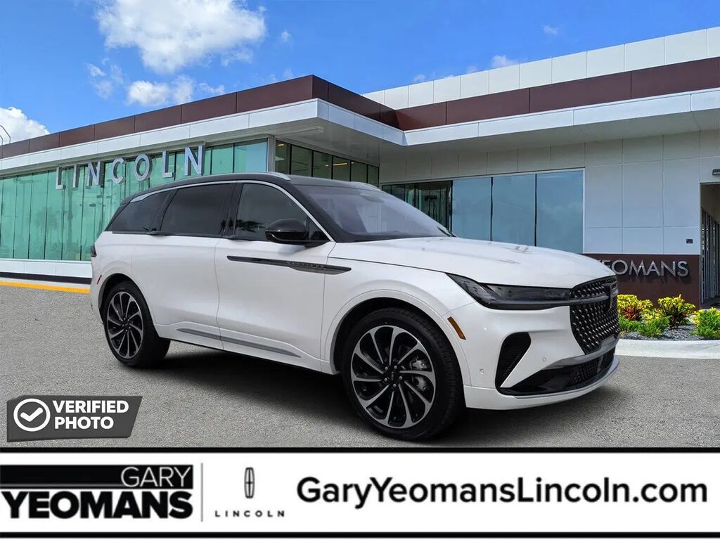 2024 Lincoln Nautilus Hybrid Black Label — photo 1 of 13