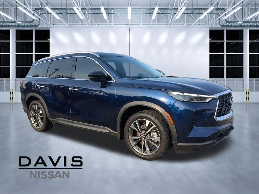 2025 INFINITI QX60 Luxe — photo 1 of 13