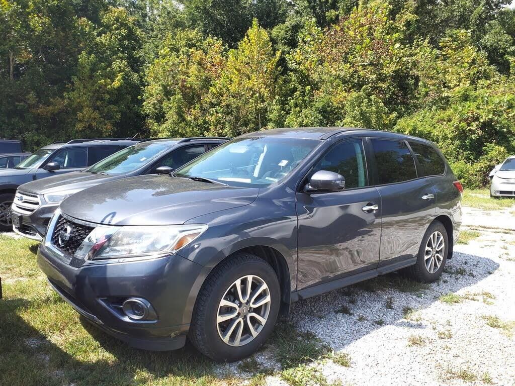 2013 Nissan Pathfinder S — photo 1 of 1