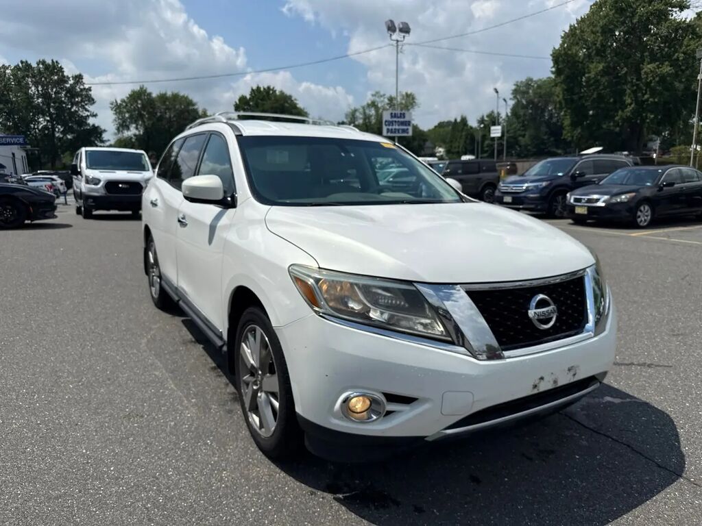 2013 Nissan Pathfinder S — photo 1 of 12