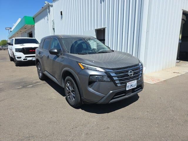 2024 Nissan Rogue S — photo 1 of 13