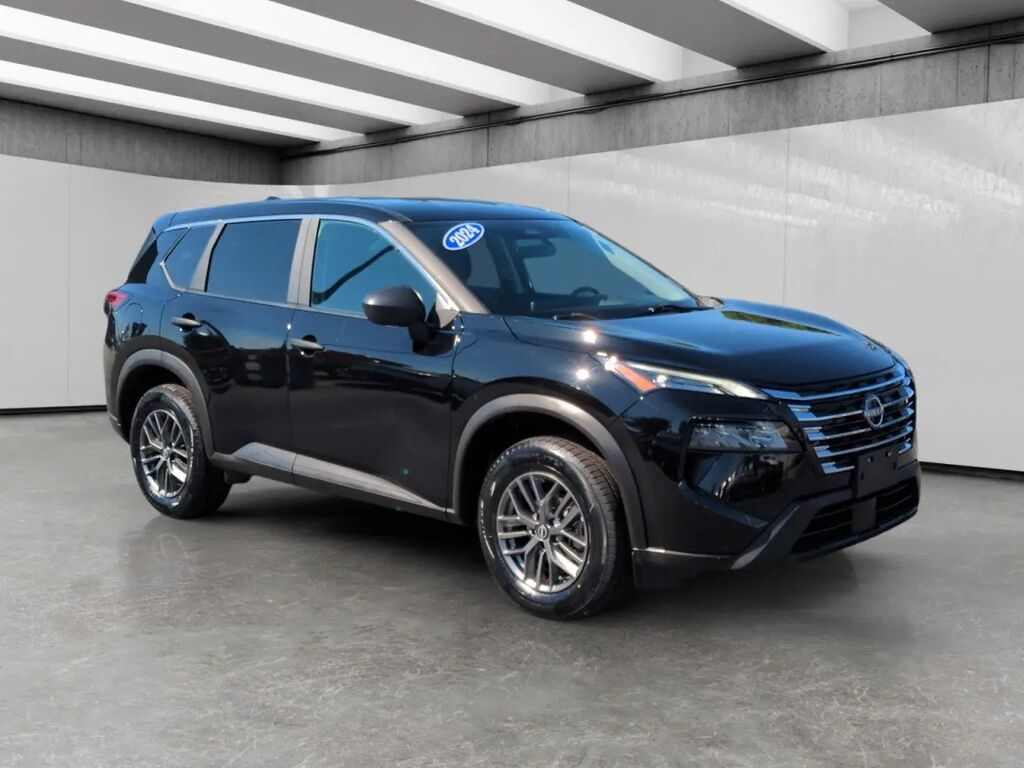 2024 Nissan Rogue S — photo 1 of 13