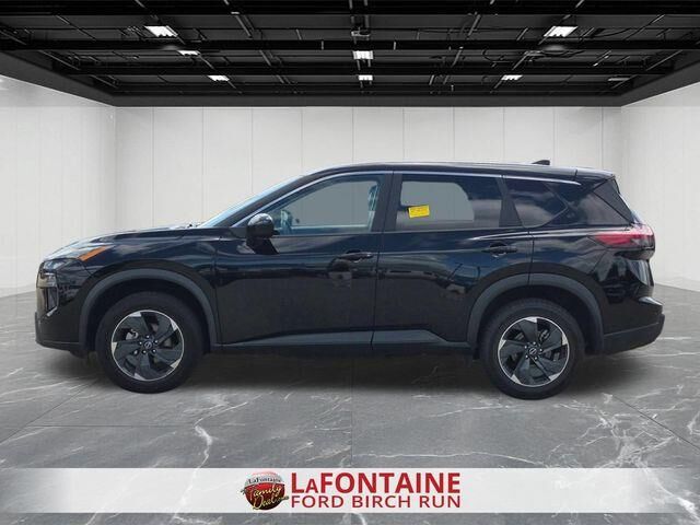 2025 Nissan Rogue SV — photo 1 of 12