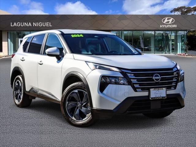 2024 Nissan Rogue SV — photo 1 of 13
