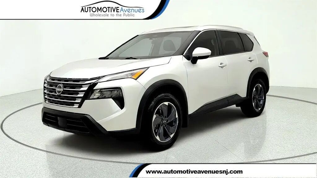 2025 Nissan Rogue SV — photo 1 of 13