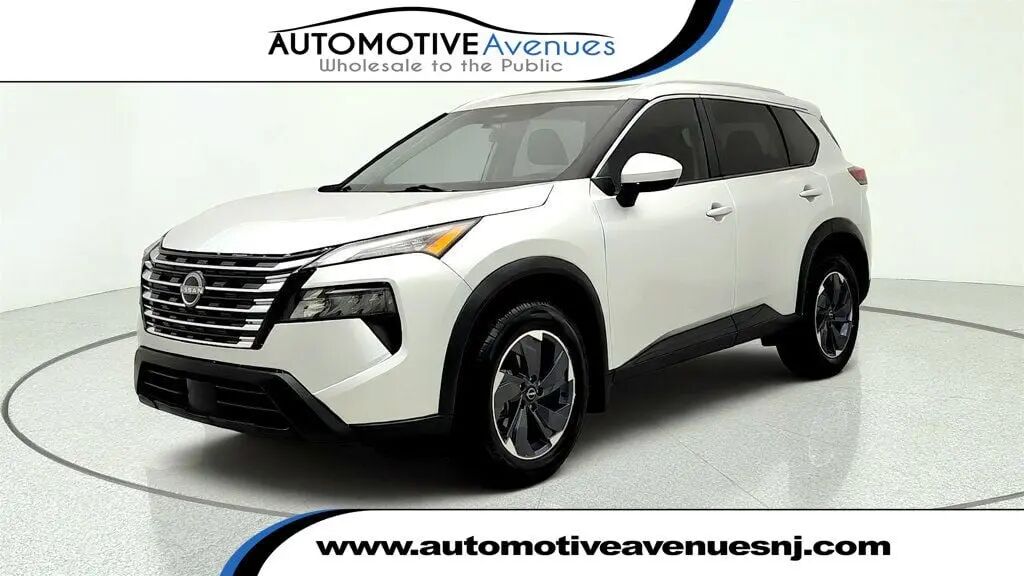2025 Nissan Rogue SV — photo 1 of 13