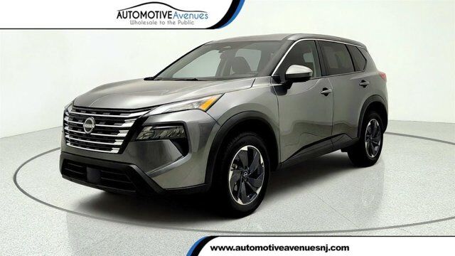 2025 Nissan Rogue SV — photo 1 of 13