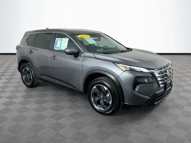 2025 Nissan Rogue SV — photo 1 of 13