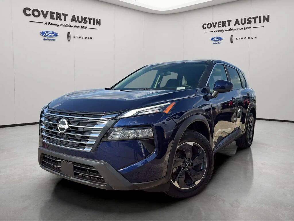 2025 Nissan Rogue SV — photo 1 of 13