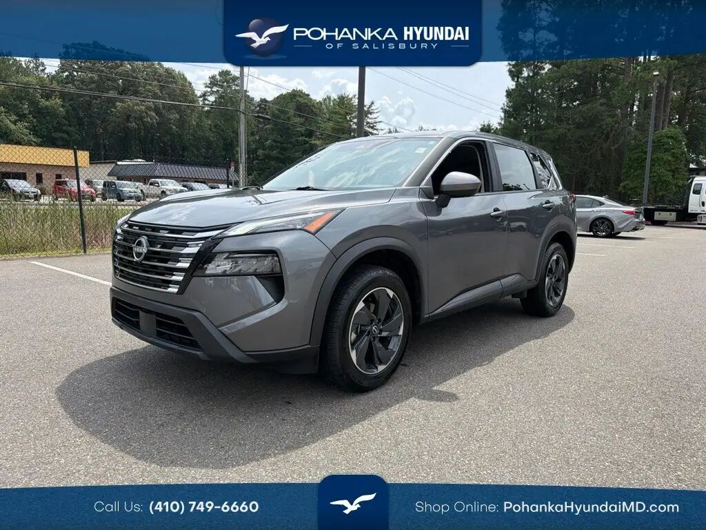 2025 Nissan Rogue SV — photo 1 of 9